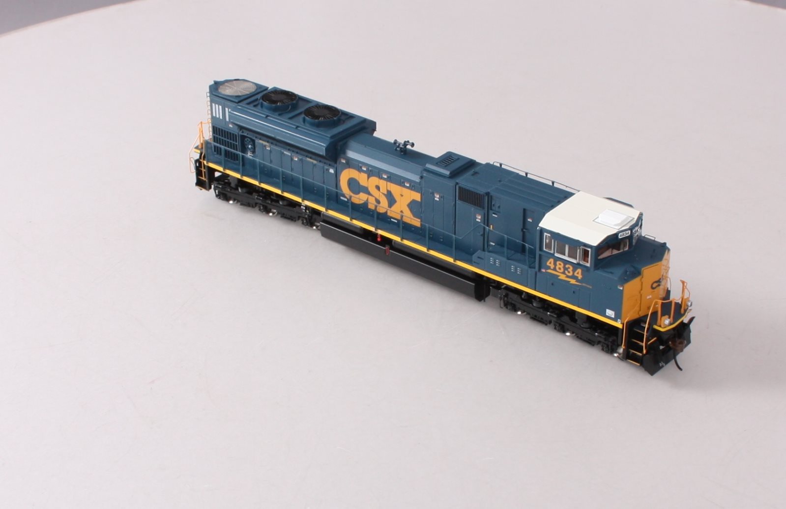 Athearn G68697 HO Scale CSX SD70ACe Diesel Engine #4834 with DCC & Sound