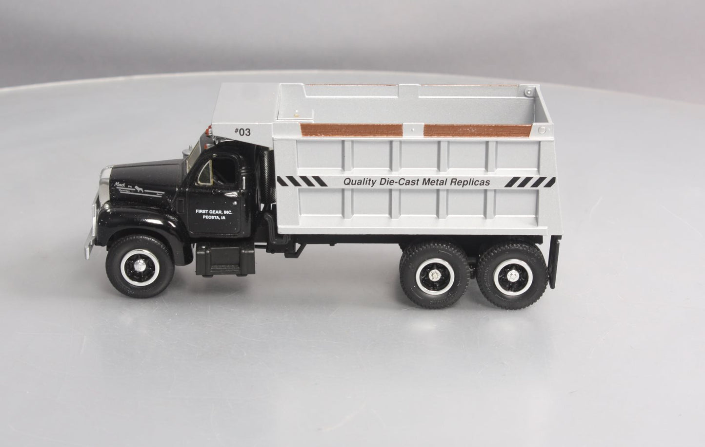 First Gear 19-0008 1:34 Scale 1960 Model B-61 Mack Dump Truck