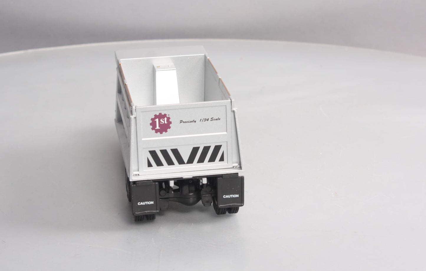 First Gear 19-0008 1:34 Scale 1960 Model B-61 Mack Dump Truck