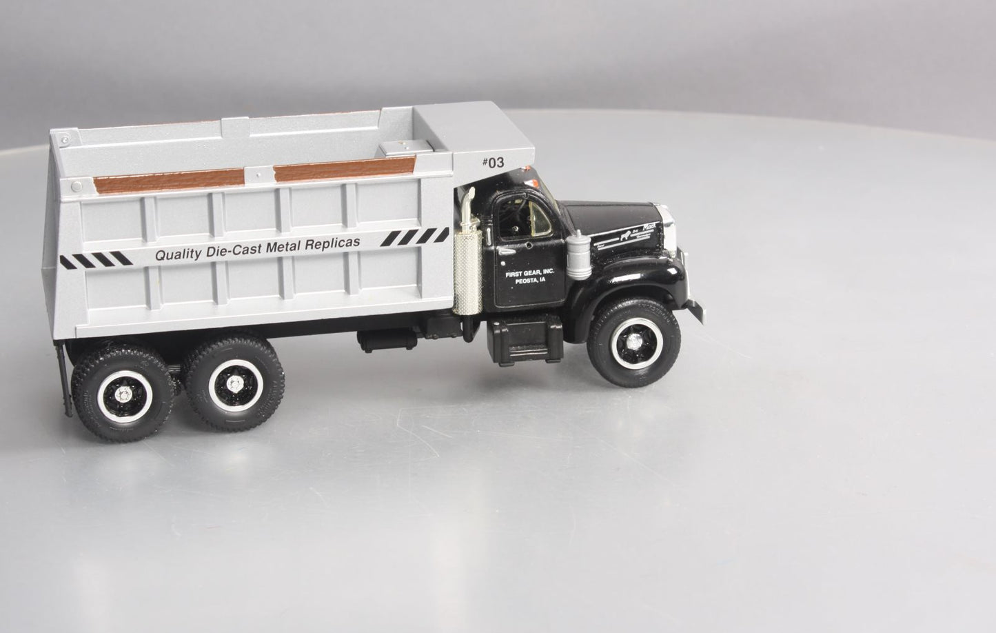 First Gear 19-0008 1:34 Scale 1960 Model B-61 Mack Dump Truck