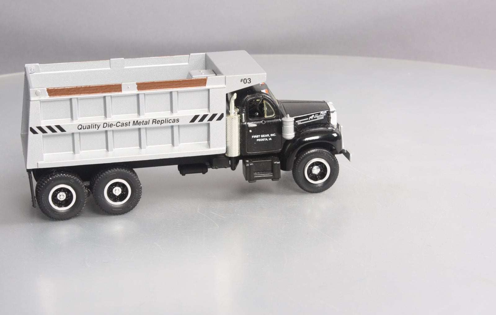 First Gear 19-0008 1:34 Scale 1960 Model B-61 Mack Dump Truck