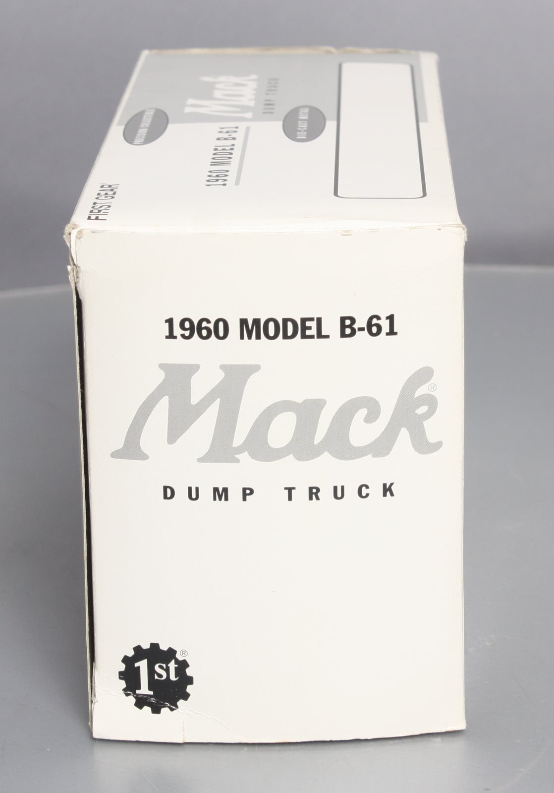 First Gear 19-0008 1:34 Scale 1960 Model B-61 Mack Dump Truck