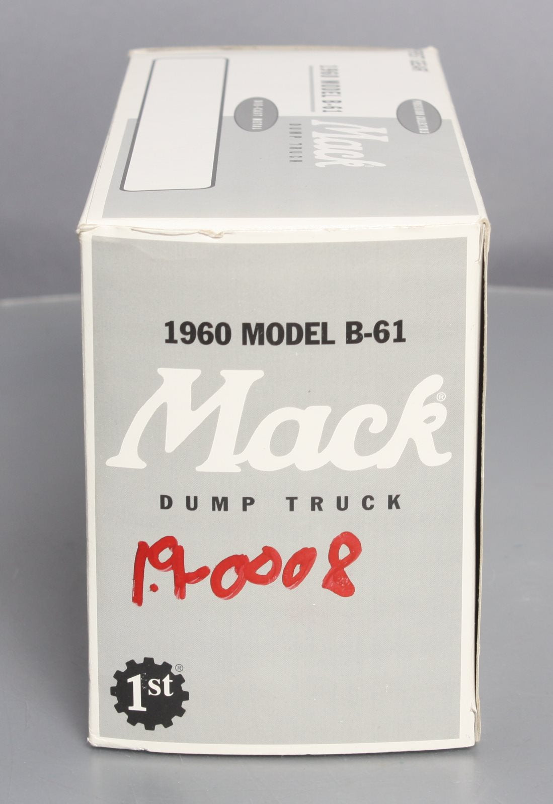First Gear 19-0008 1:34 Scale 1960 Model B-61 Mack Dump Truck
