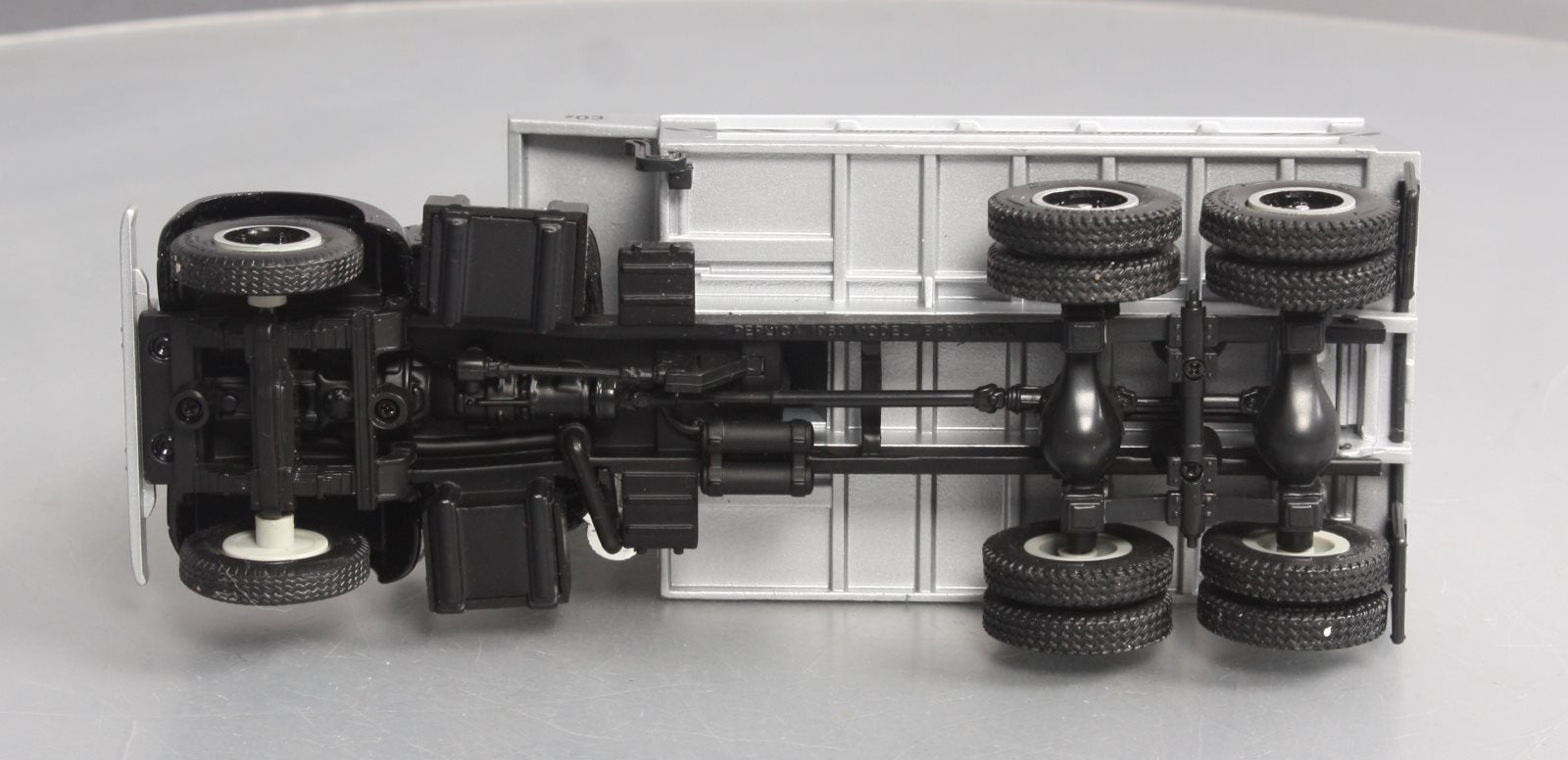 First Gear 19-0008 1:34 Scale 1960 Model B-61 Mack Dump Truck