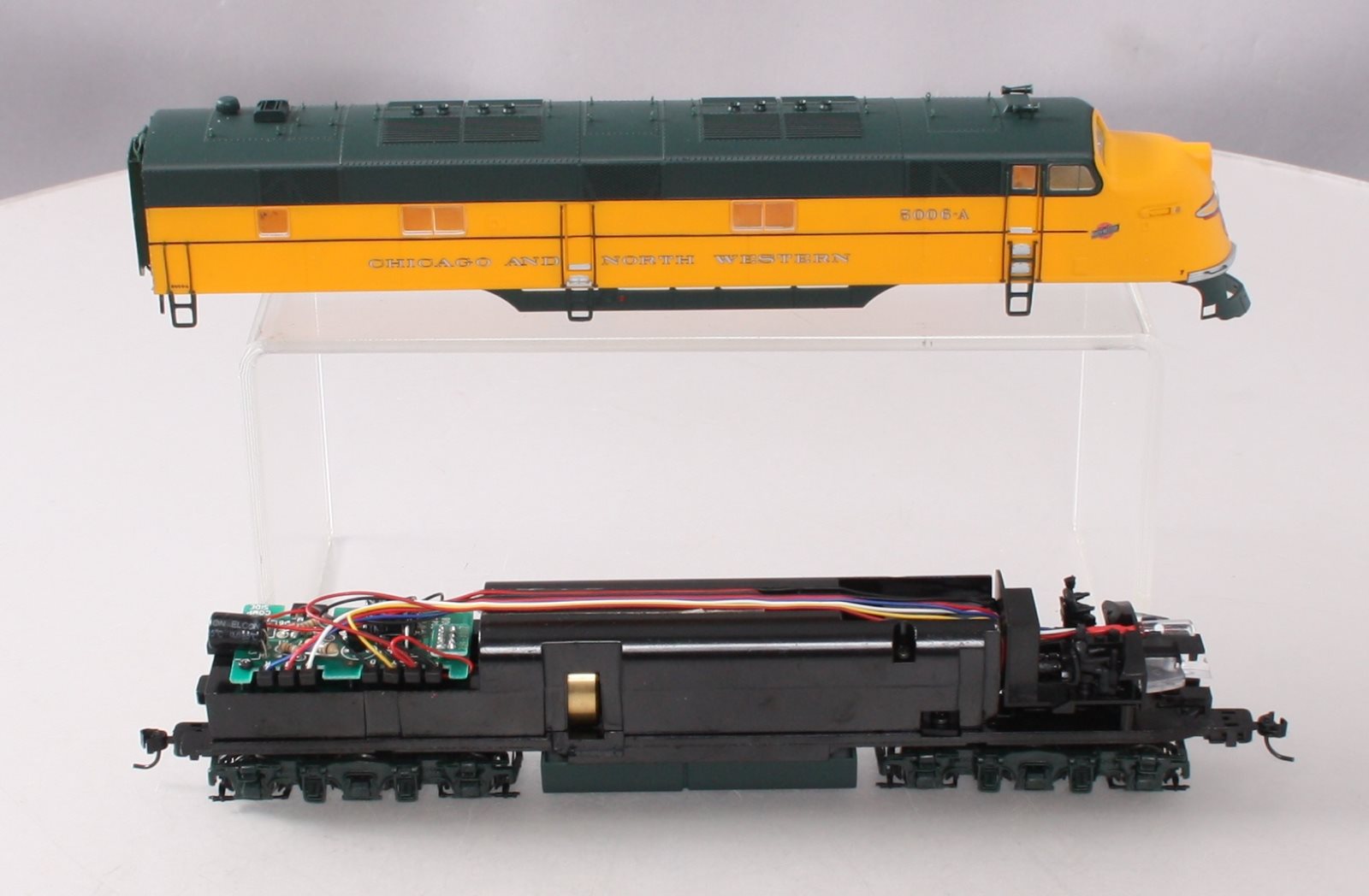 Proto 2000 23188 HO C&NW E-6 Diesel Locomotive w/Mars Light #5006A LN/Box