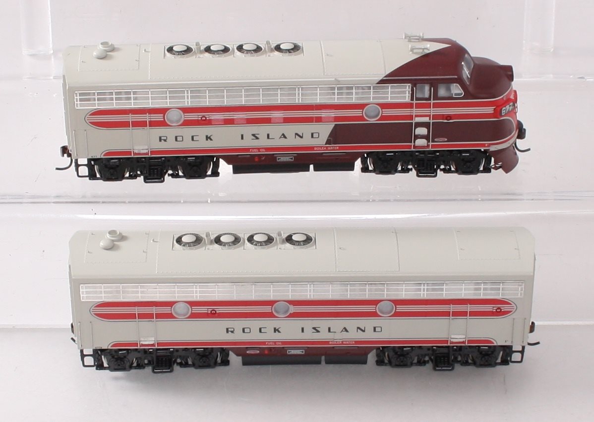 Athearn G22008 HO Scale Rock Island F-7A/B Diesel Locomotive Set #677/677B LN/Box