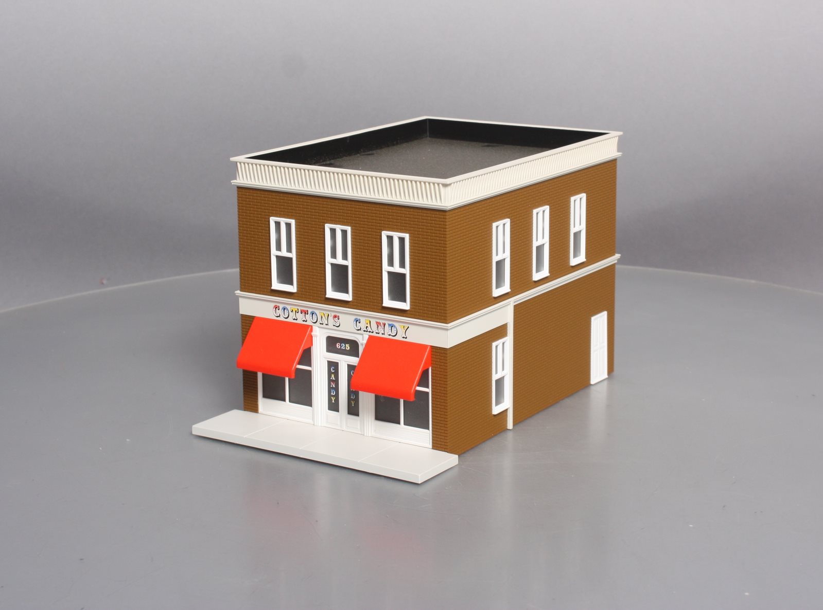 Lionel 6-34125 O Scale Cotton's Candy Store NIB