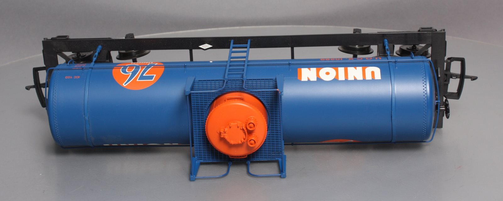 USA Trains R15121 G Union 10,000-Gallon Tank Car Blue