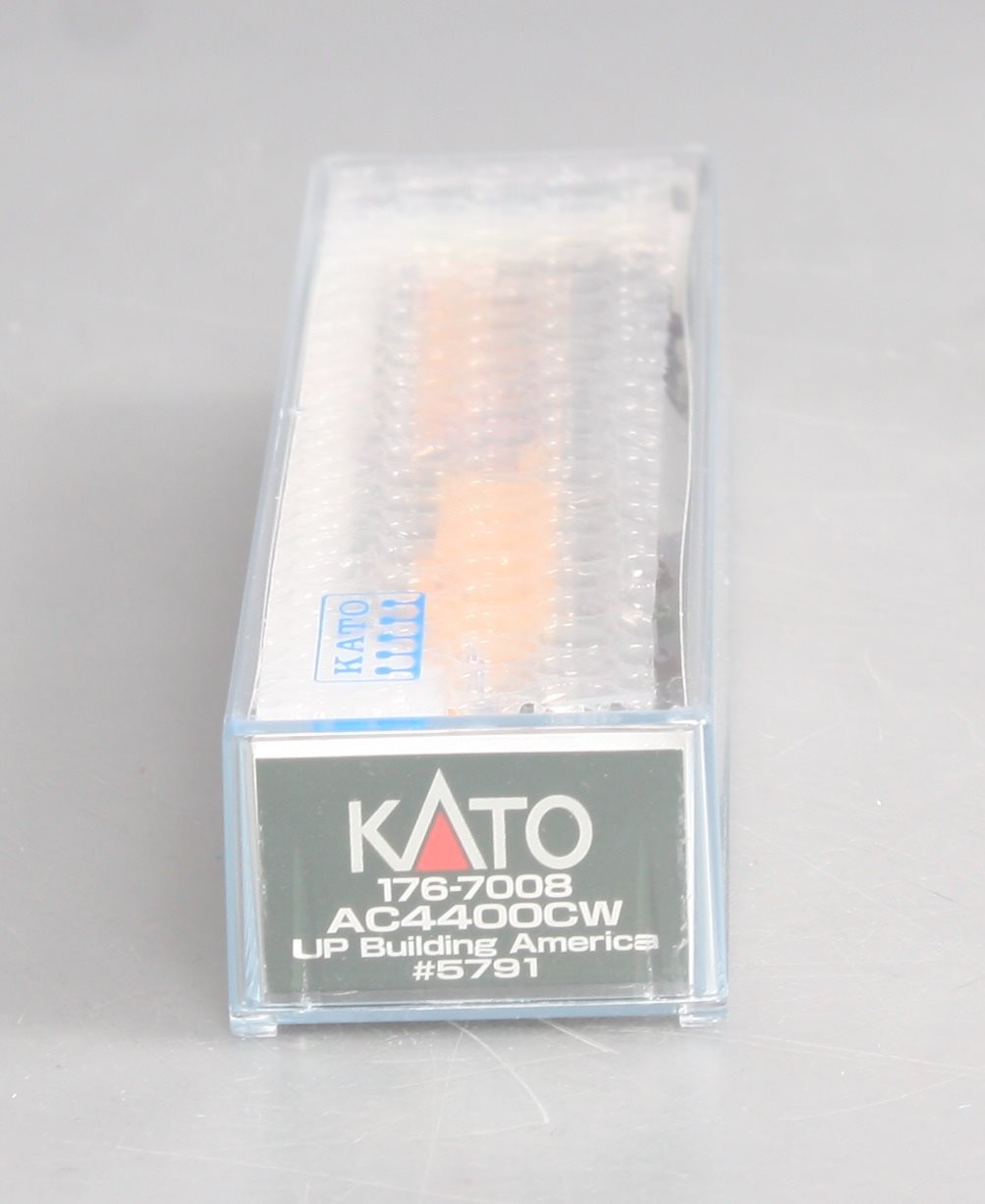 Kato 176-7008 N Union Pacific w/Flag AC4400CW Diesel Locomotive #5791