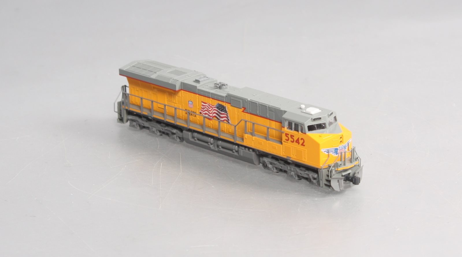 Kato 176-8902 N Scale Union Pacific GE ES44AC Diesel Locomotive #5542