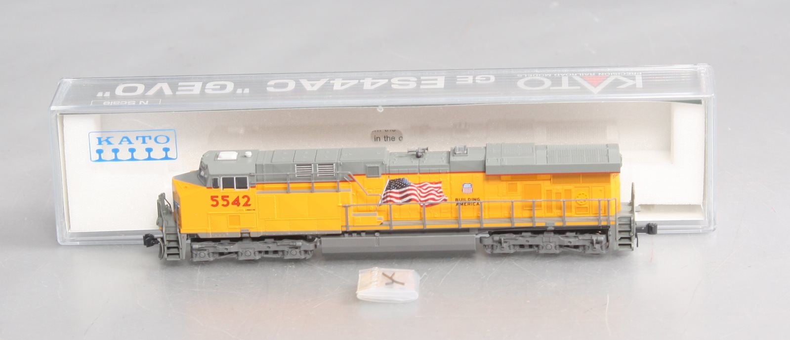 Kato 176-8902 N Scale Union Pacific GE ES44AC Diesel Locomotive #5542