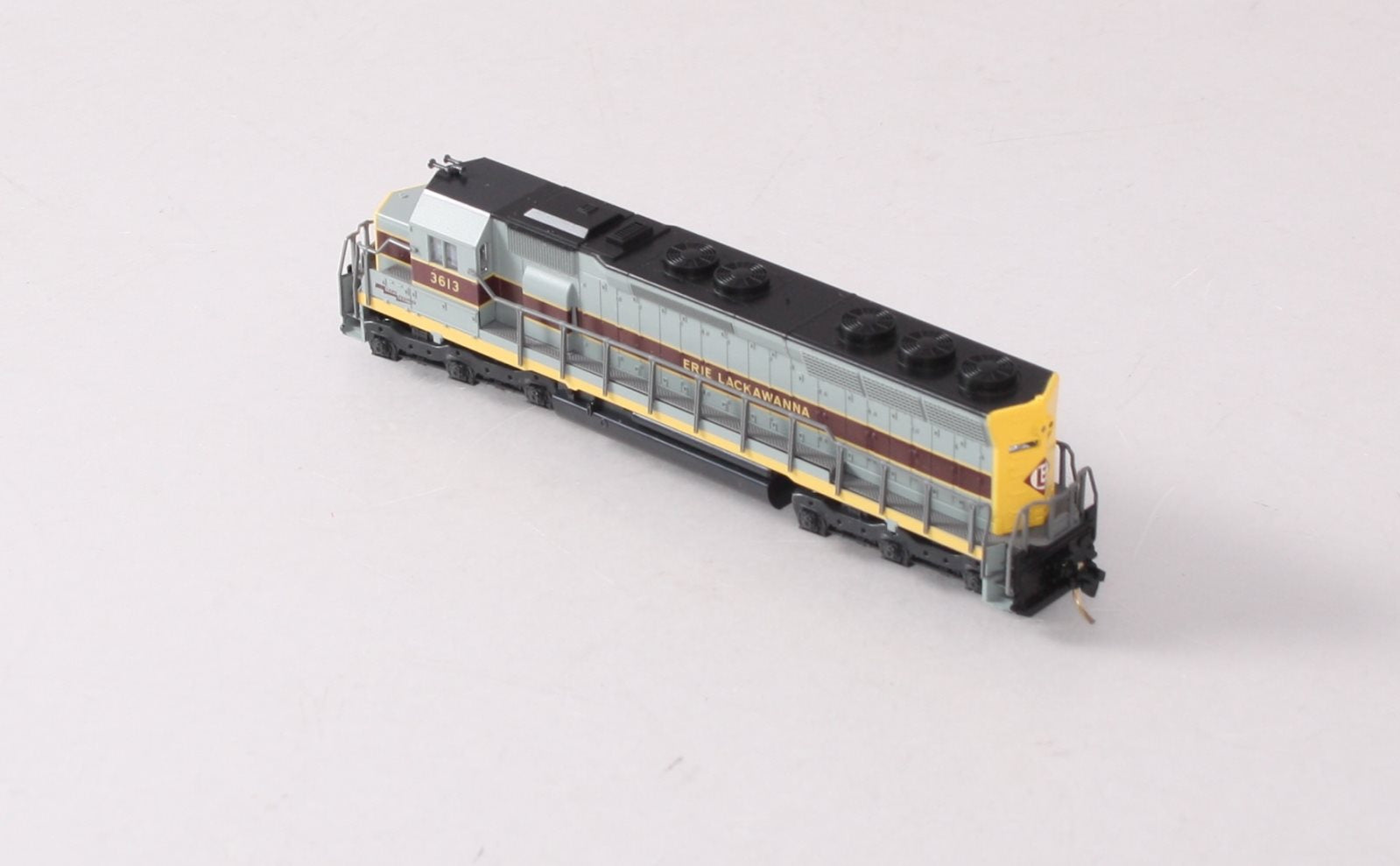 Kato 176-3110 N Scale Erie Lackawanna SD-45 Diesel Locomotive