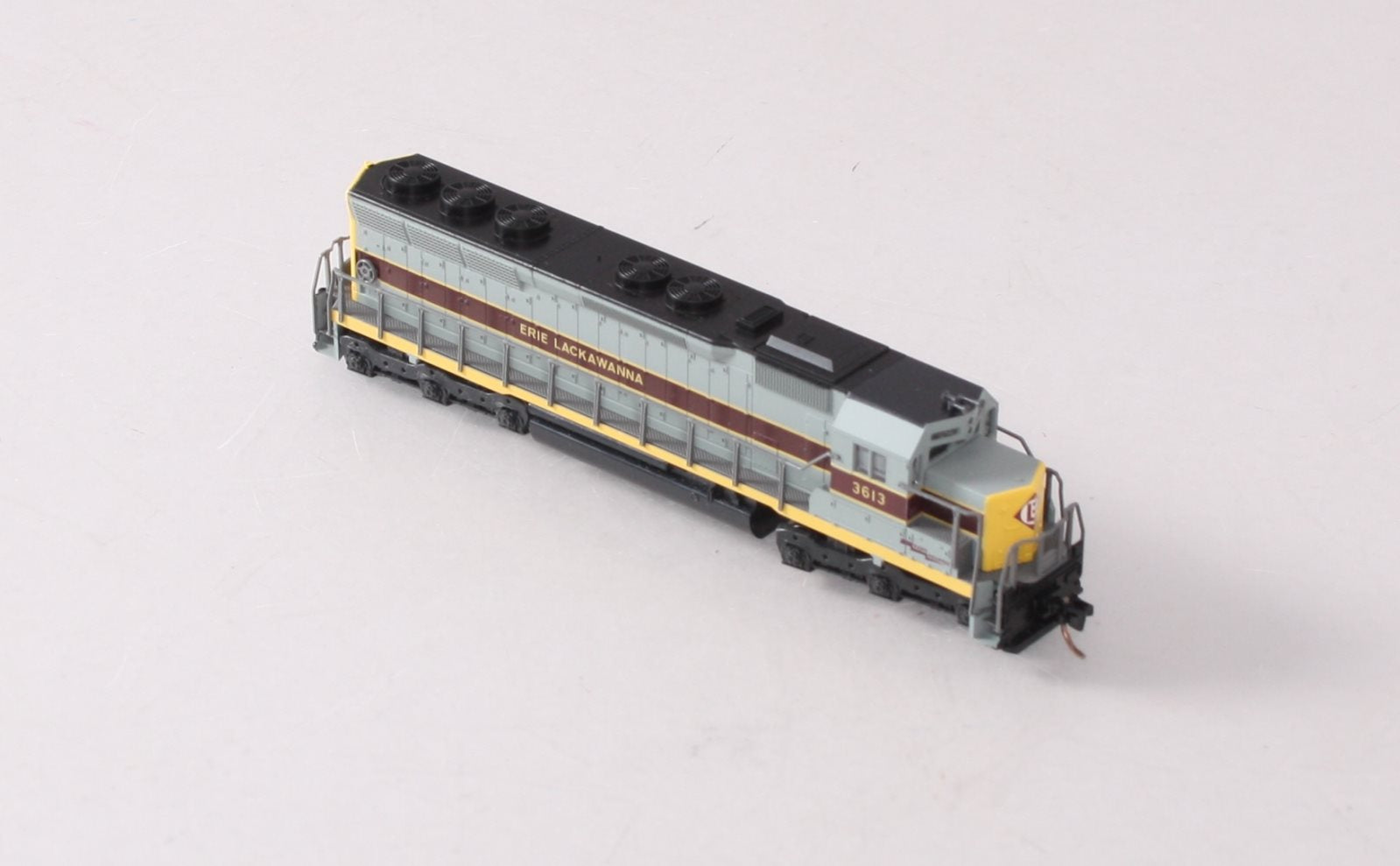 Kato 176-3110 N Scale Erie Lackawanna SD-45 Diesel Locomotive #3613