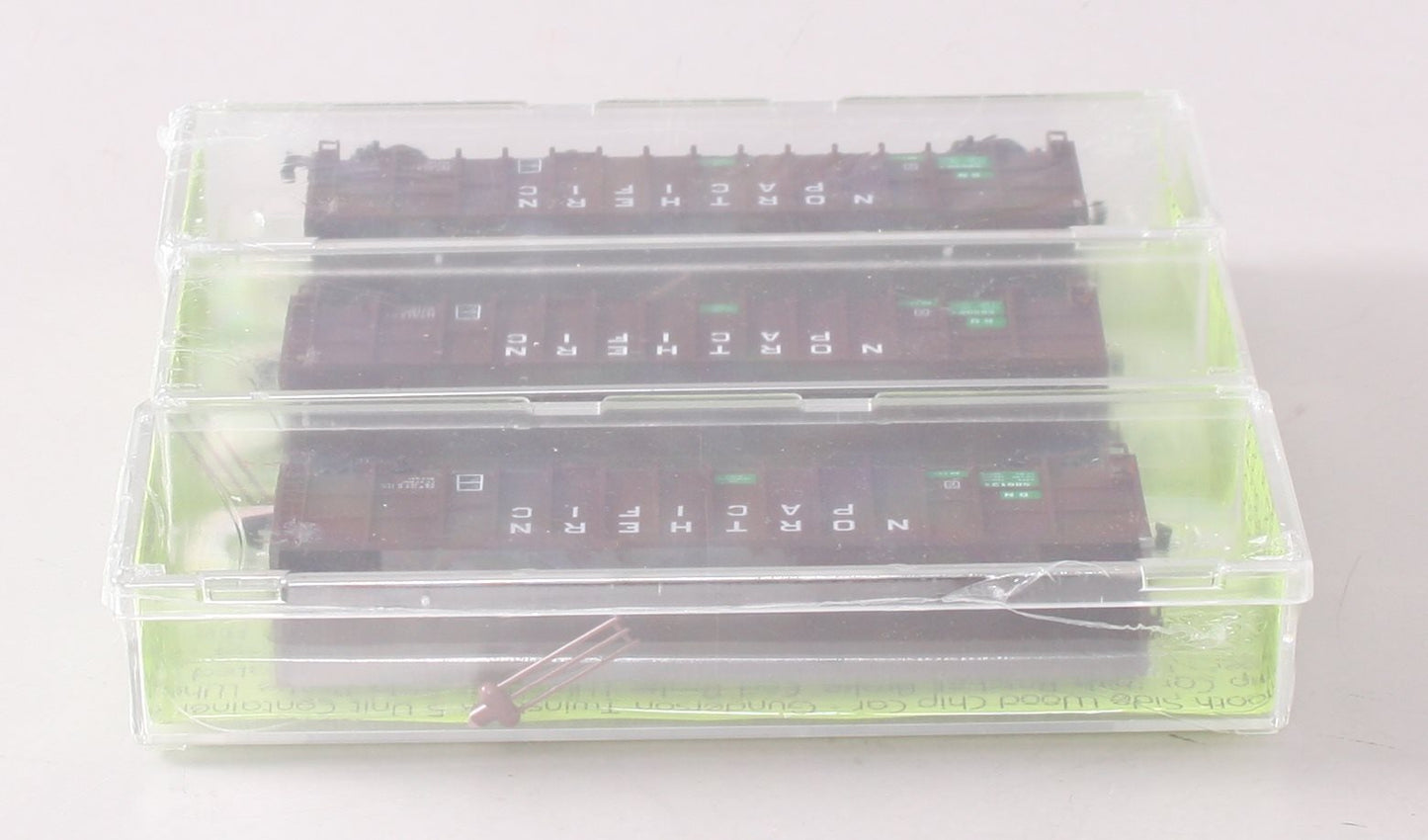 Deluxe Innovations 105403 N Scale BN's Northern Pacific 3 Car Woodchip Car Set EX/Box