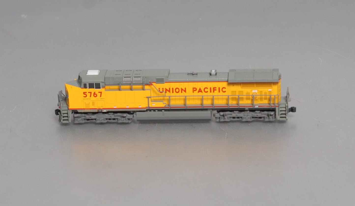 Kato 176-7006 N Scale Union Pacific AC4400CW Diesel w/Lightning Stripe #5767