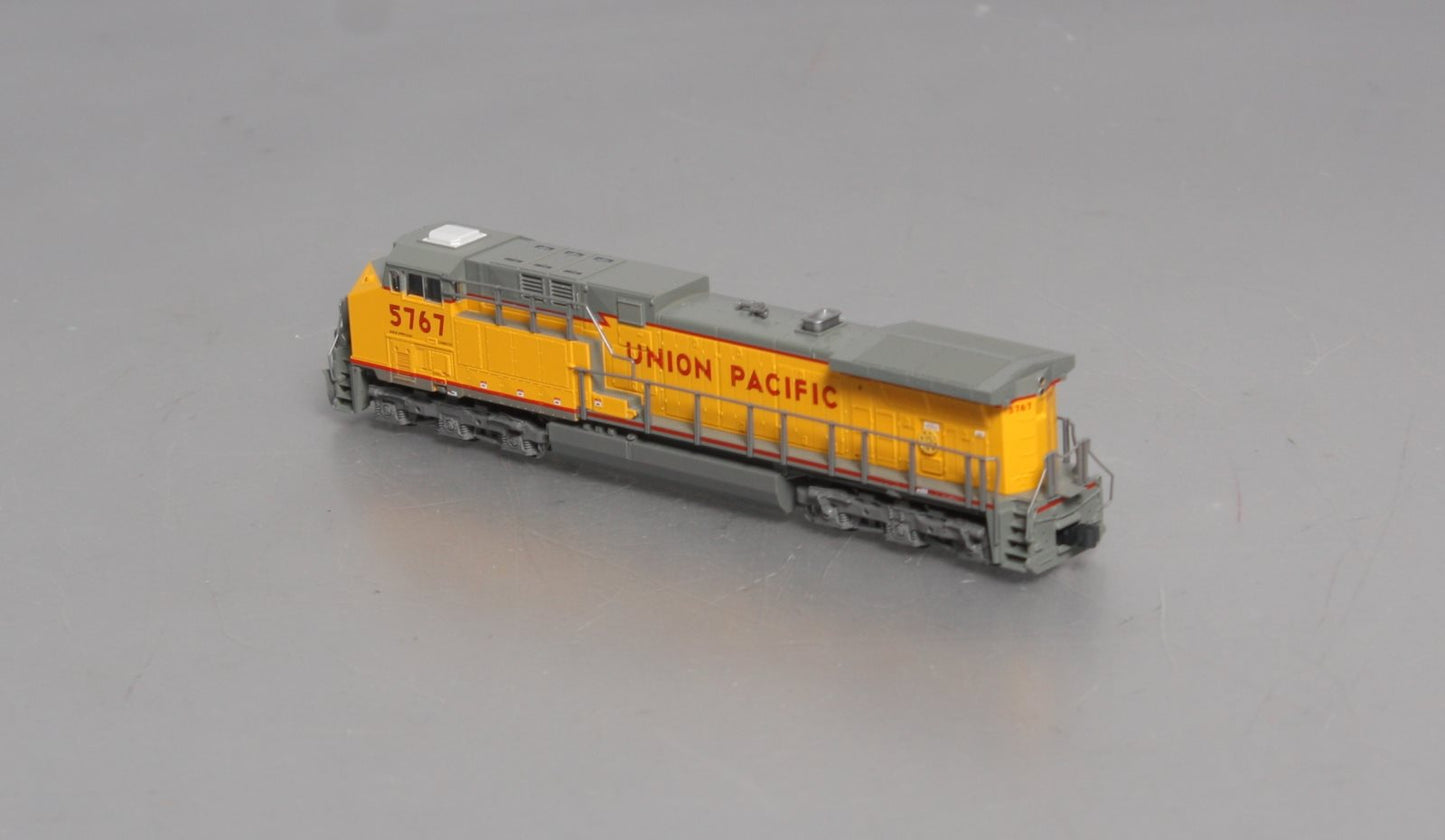 Kato 176-7006 N Scale Union Pacific AC4400CW Diesel w/Lightning Stripe #5767