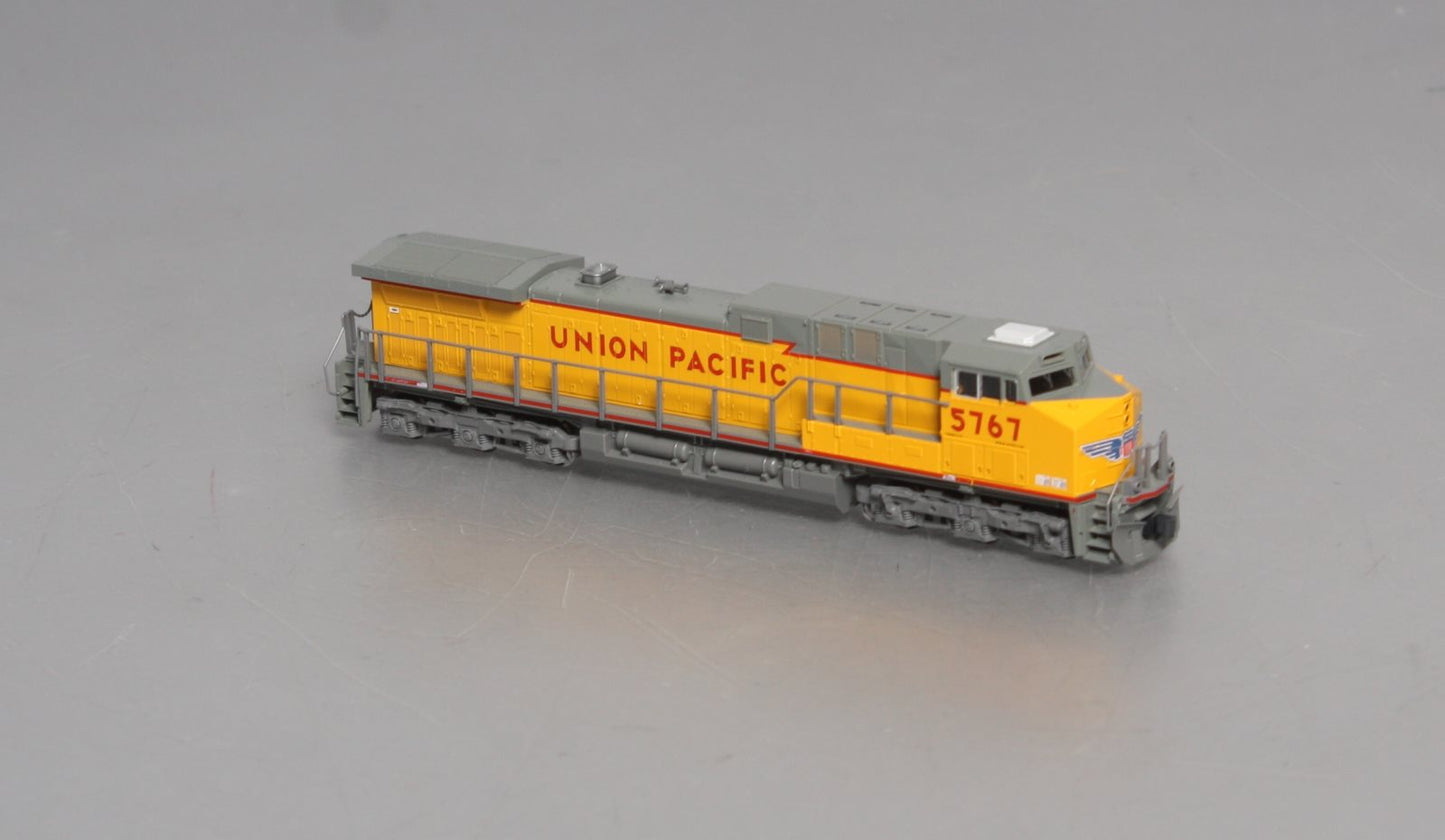 Kato 176-7006 N Scale Union Pacific AC4400CW Diesel w/Lightning Stripe #5767