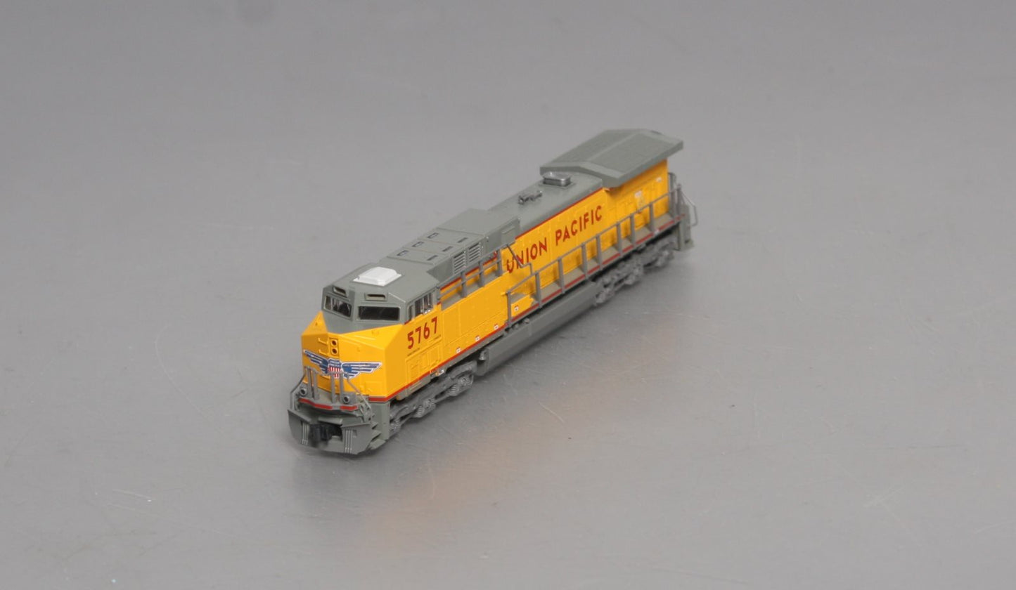 Kato 176-7006 N Scale Union Pacific AC4400CW Diesel w/Lightning Stripe #5767