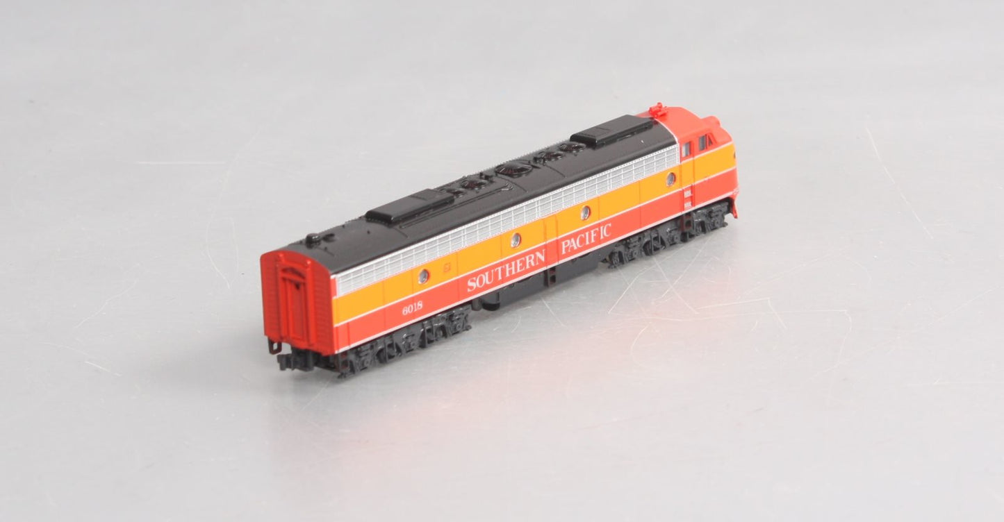 Kato 176-5307 N Scale Southern Pacific E8/9A Diesel Locomotive #6018