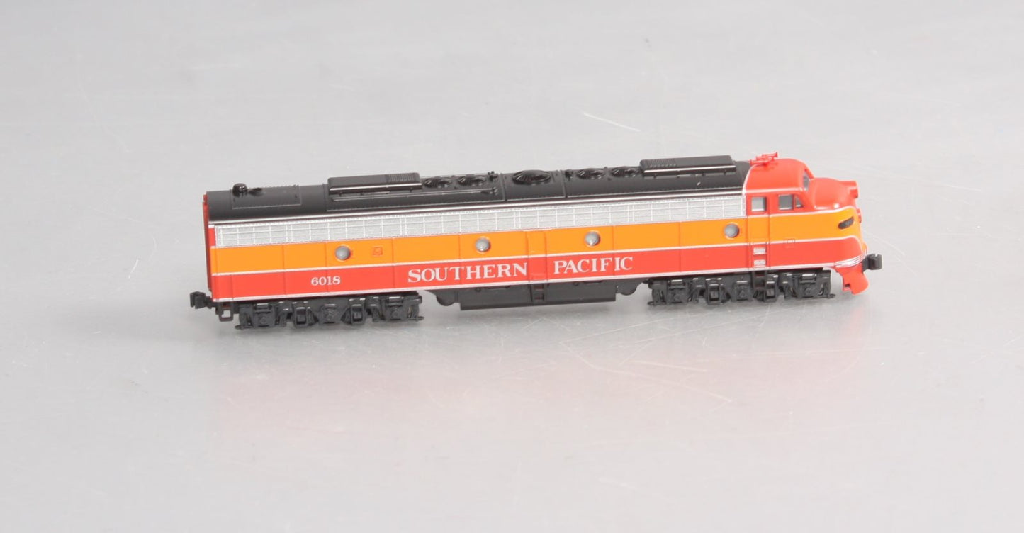 Kato 176-5307 N Scale Southern Pacific E8/9A Diesel Locomotive #6018