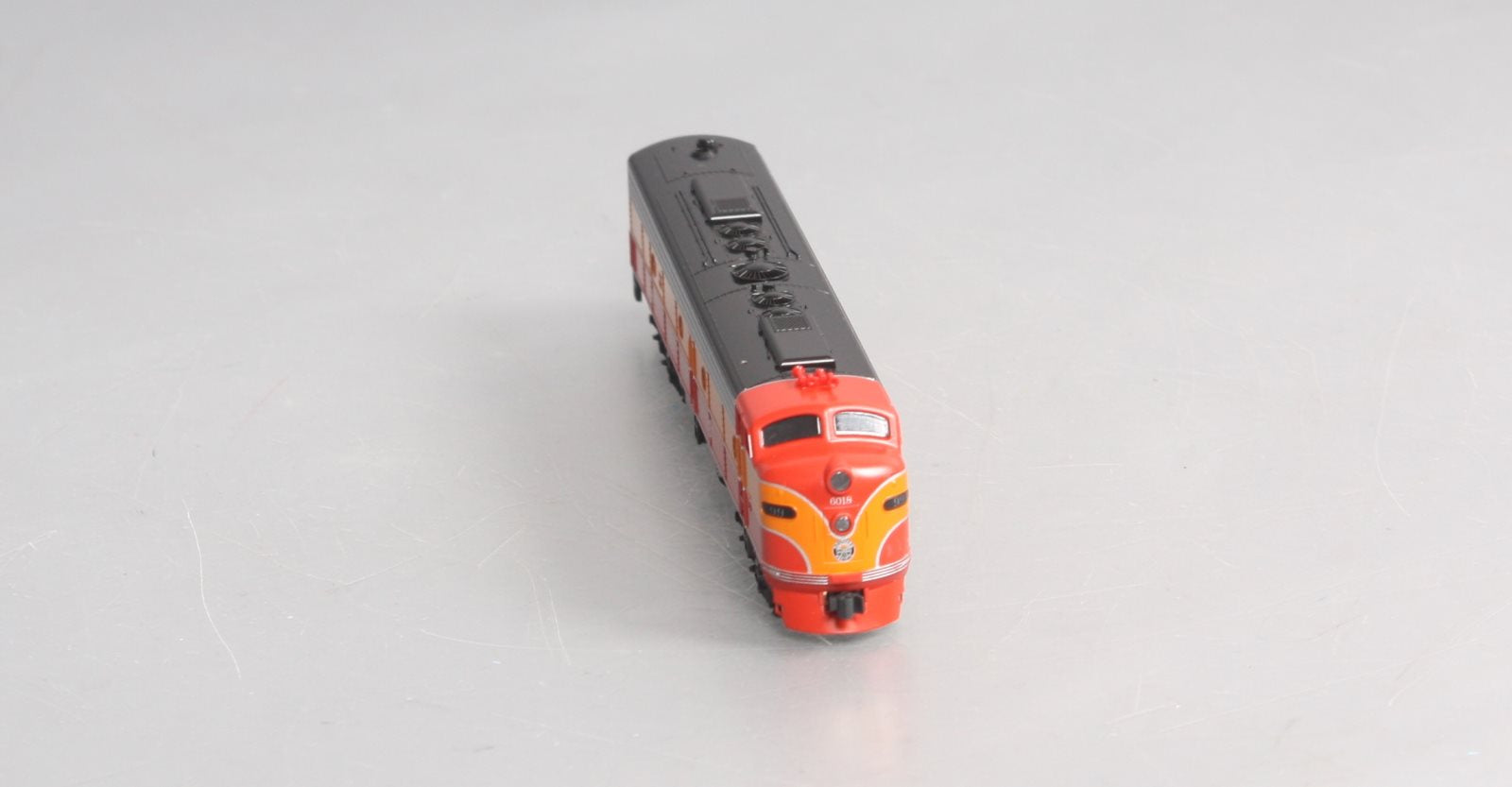 Kato 176-5307 N Scale Southern Pacific E8/9A Diesel Locomotive #6018