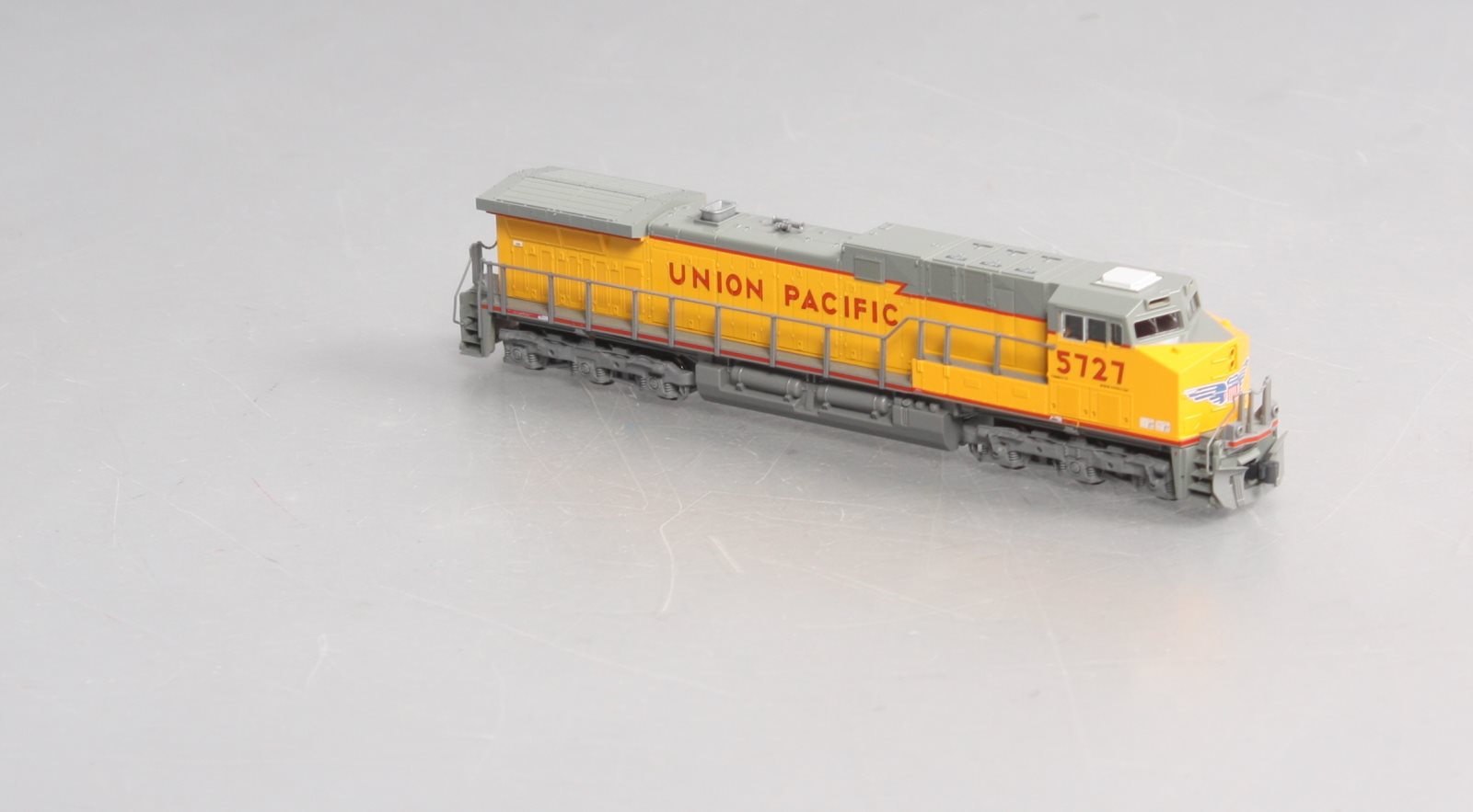 Kato 176-7005 N Scale Union Pacific AC4400CW Diesel Locomotive #5727
