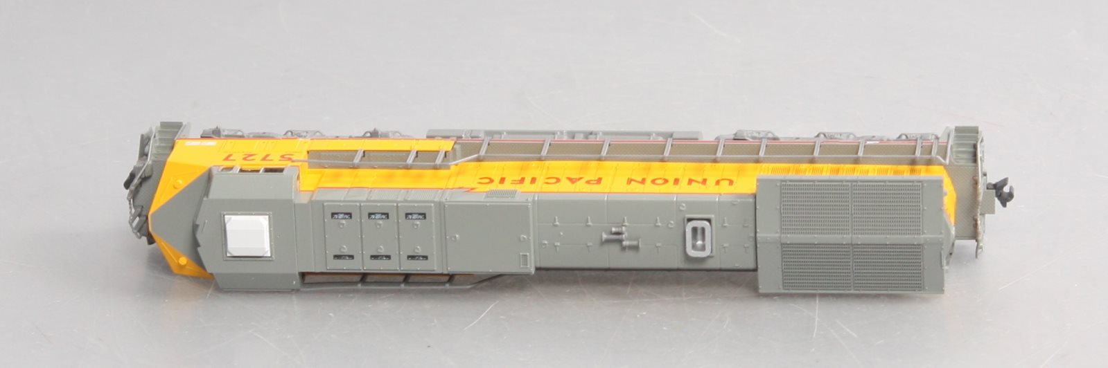Kato 176-7005 N Scale Union Pacific AC4400CW Diesel Locomotive #5727