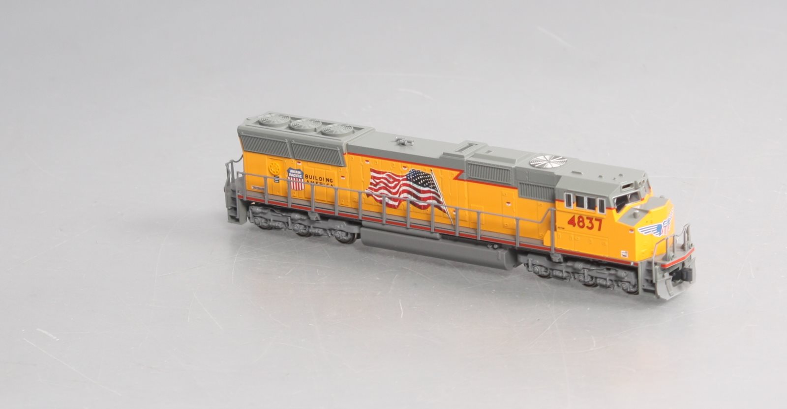 Kato 176-8604 N Scale Union Pacific SD70M Diesel Locomotive #4837