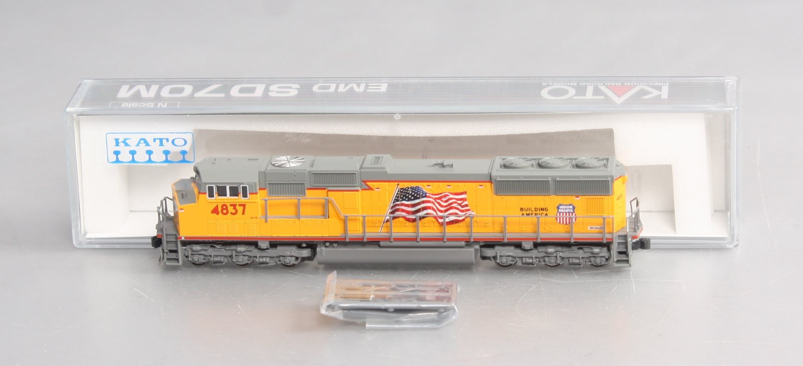 Kato 176-8604 N Scale Union Pacific SD70M Diesel Locomotive #4837