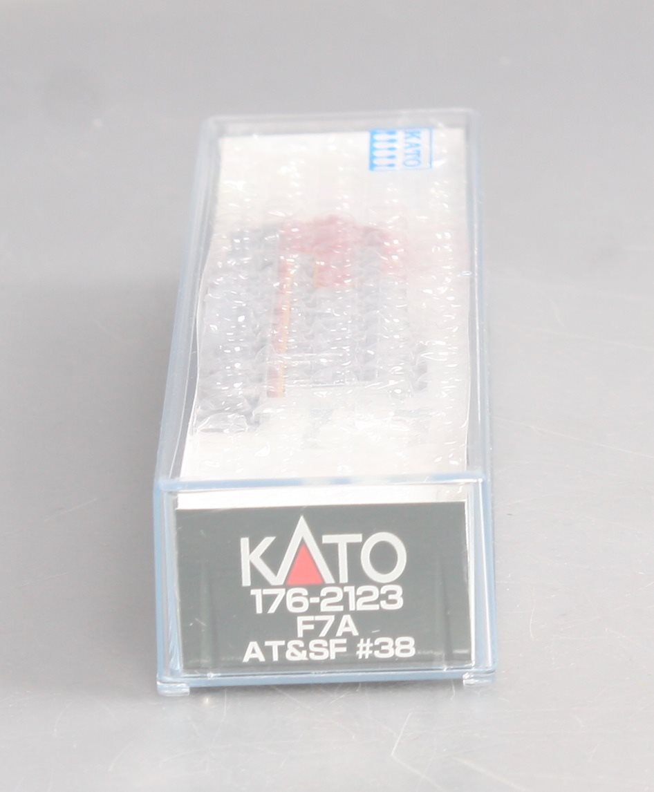 Kato 176-2123 N Santa Fe F7A Diesel Locomotive #38