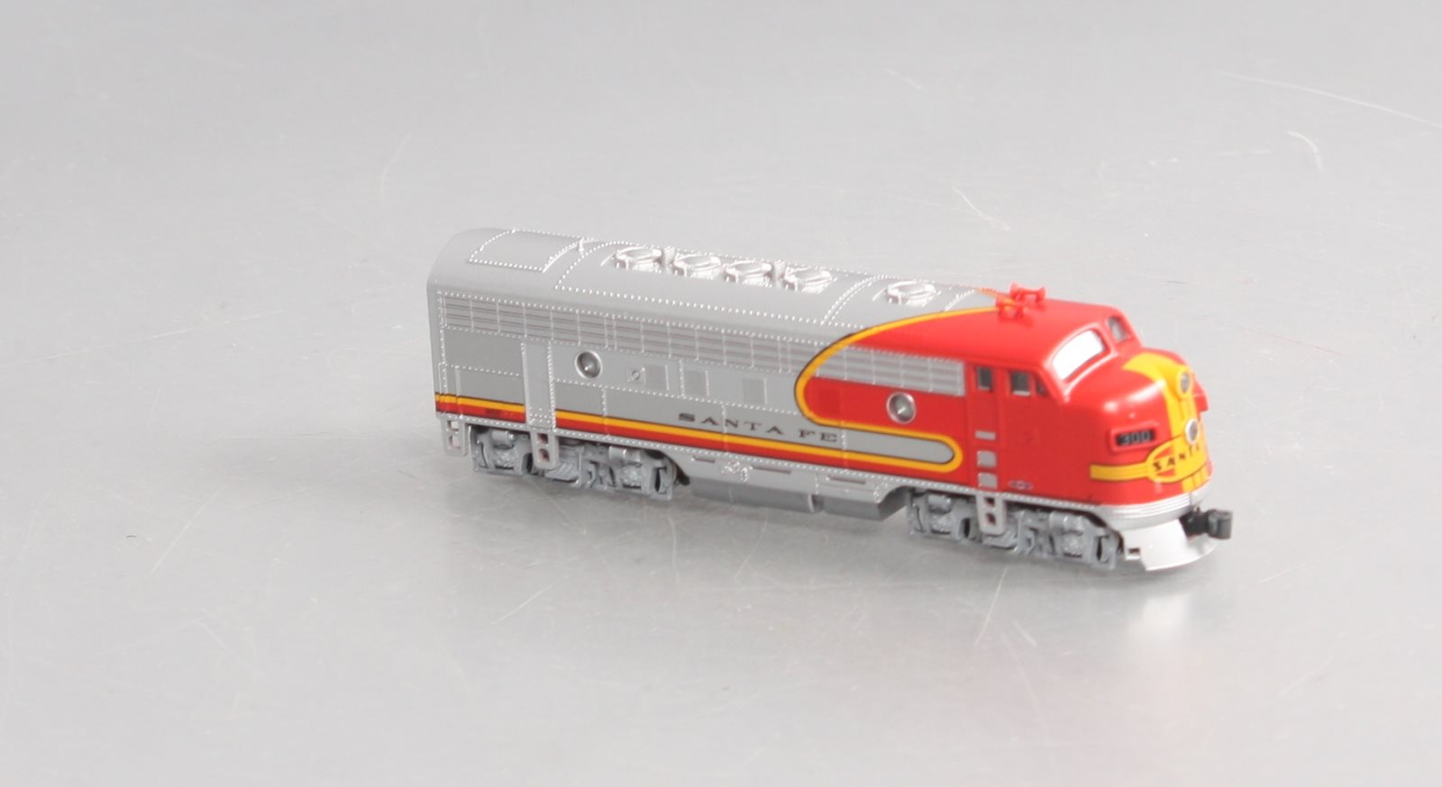 Kato 176-2121 N Scale ATSF EMD F7A Warbonnet Diesel Locomotive #300 LN/Box