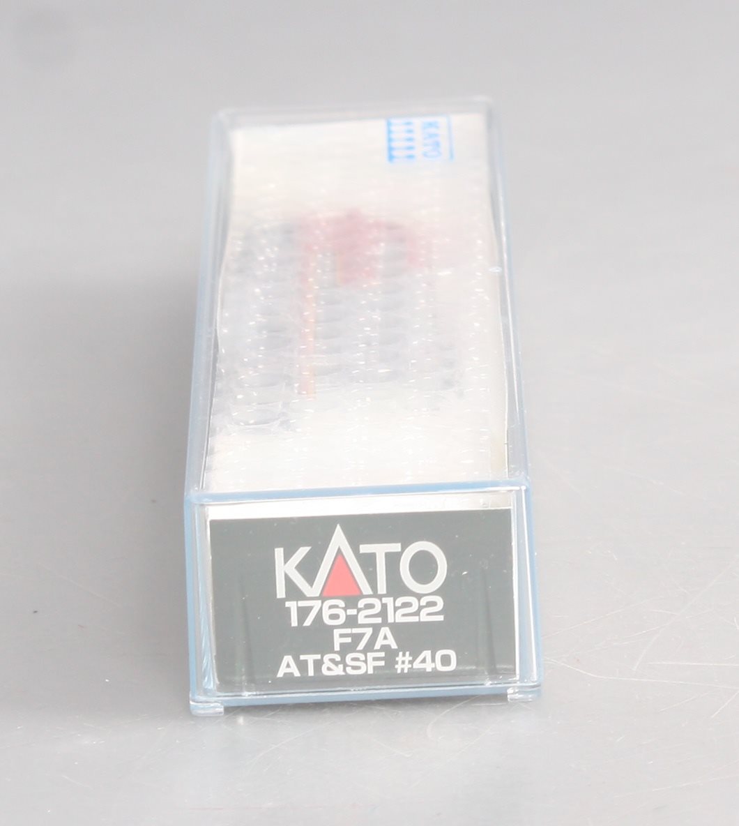 Kato 176-2122 N Scale Santa Fe F7A Powered Diesel Locomotive #40