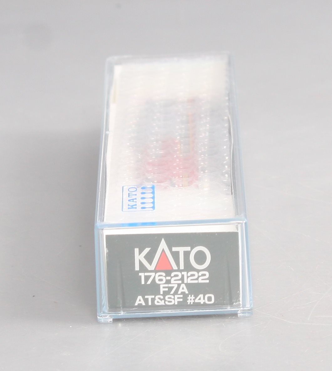 Kato 176-2122 N Scale Santa Fe F7A Powered Diesel Locomotive #40