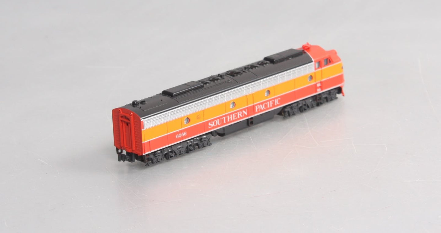 Kato 176-5308 N Scale Southern Pacific E8A Powered Diesel Engine #6046 with DCC LN/Box