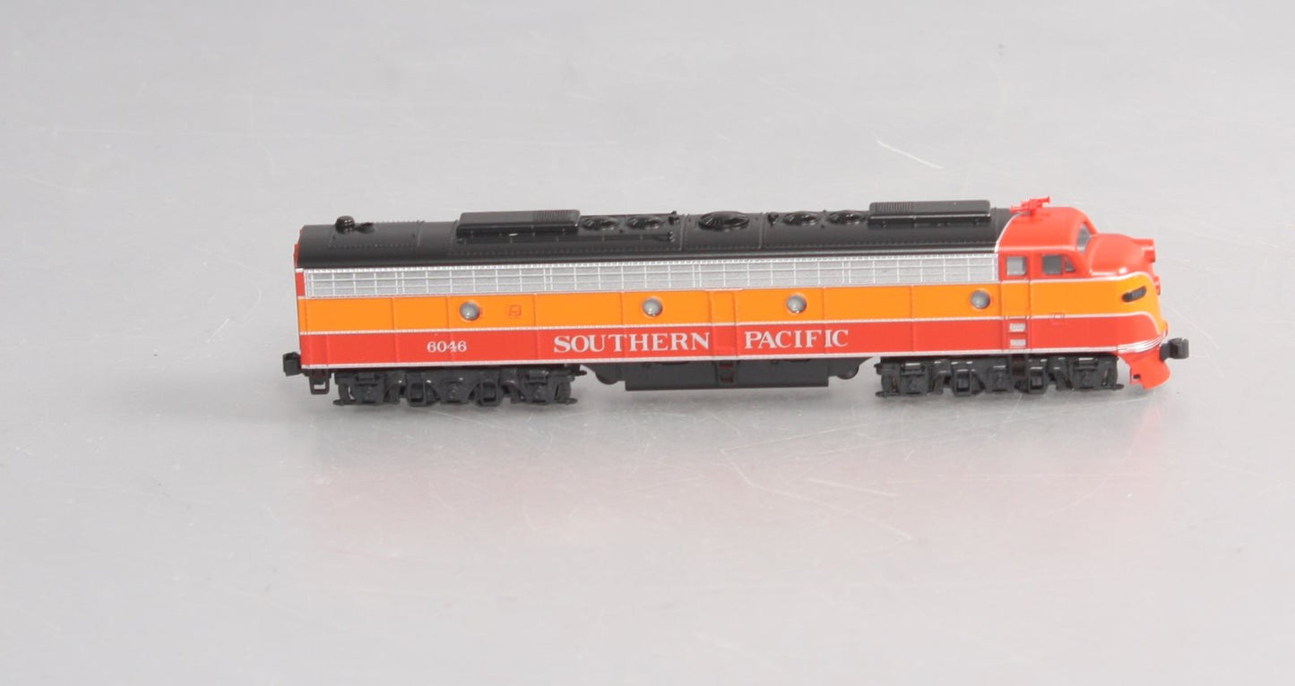 Kato 176-5308 N Scale Southern Pacific E8A Powered Diesel Engine #6046 with DCC LN/Box