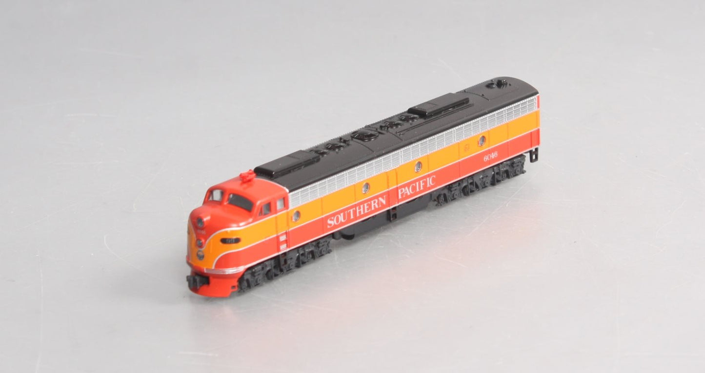 Kato 176-5308 N Scale Southern Pacific E8A Powered Diesel Engine #6046 with DCC LN/Box