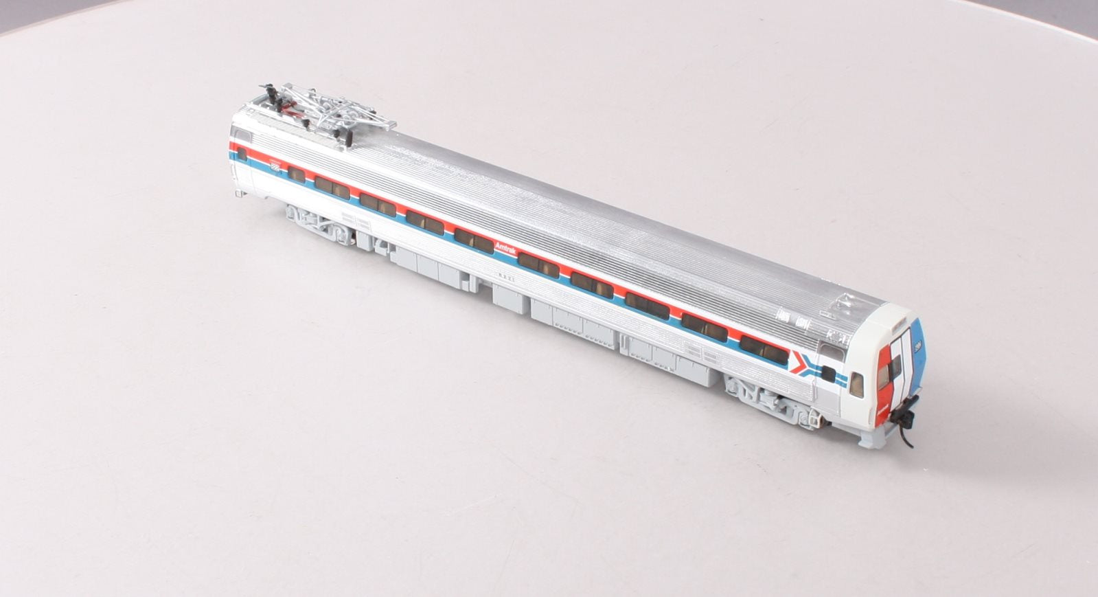 Walthers 920-13840 Amtrak 85' Budd Metroliner Coach #822