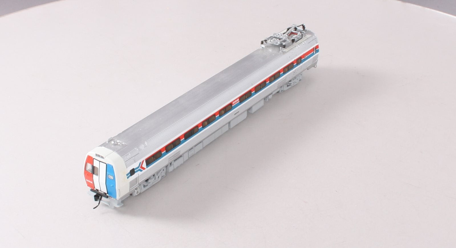 Walthers 920-13840 Amtrak 85' Budd Metroliner Coach #822