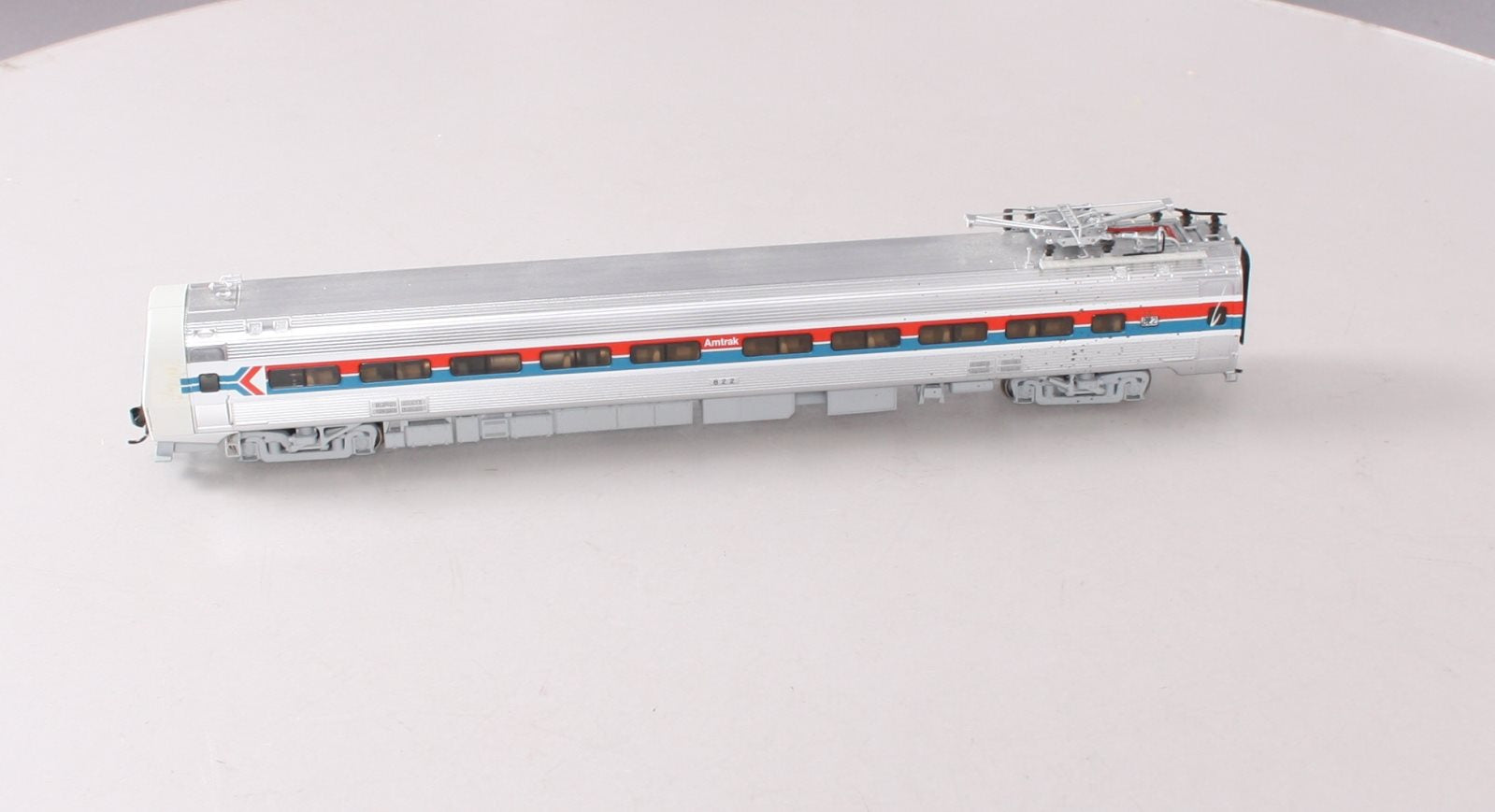Walthers 920-13840 Amtrak 85' Budd Metroliner Coach #822