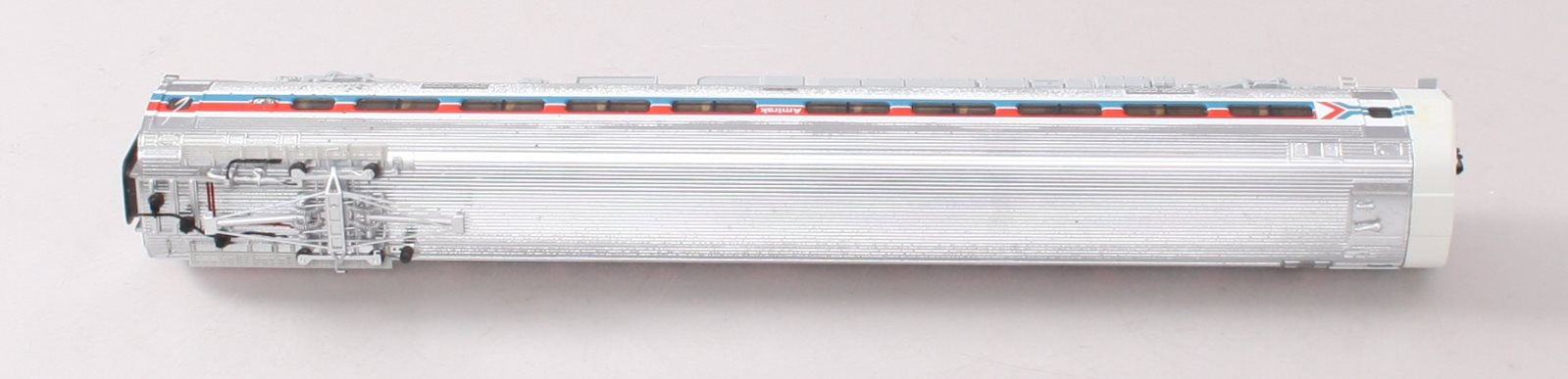 Walthers 920-13840 Amtrak 85' Budd Metroliner Coach #822