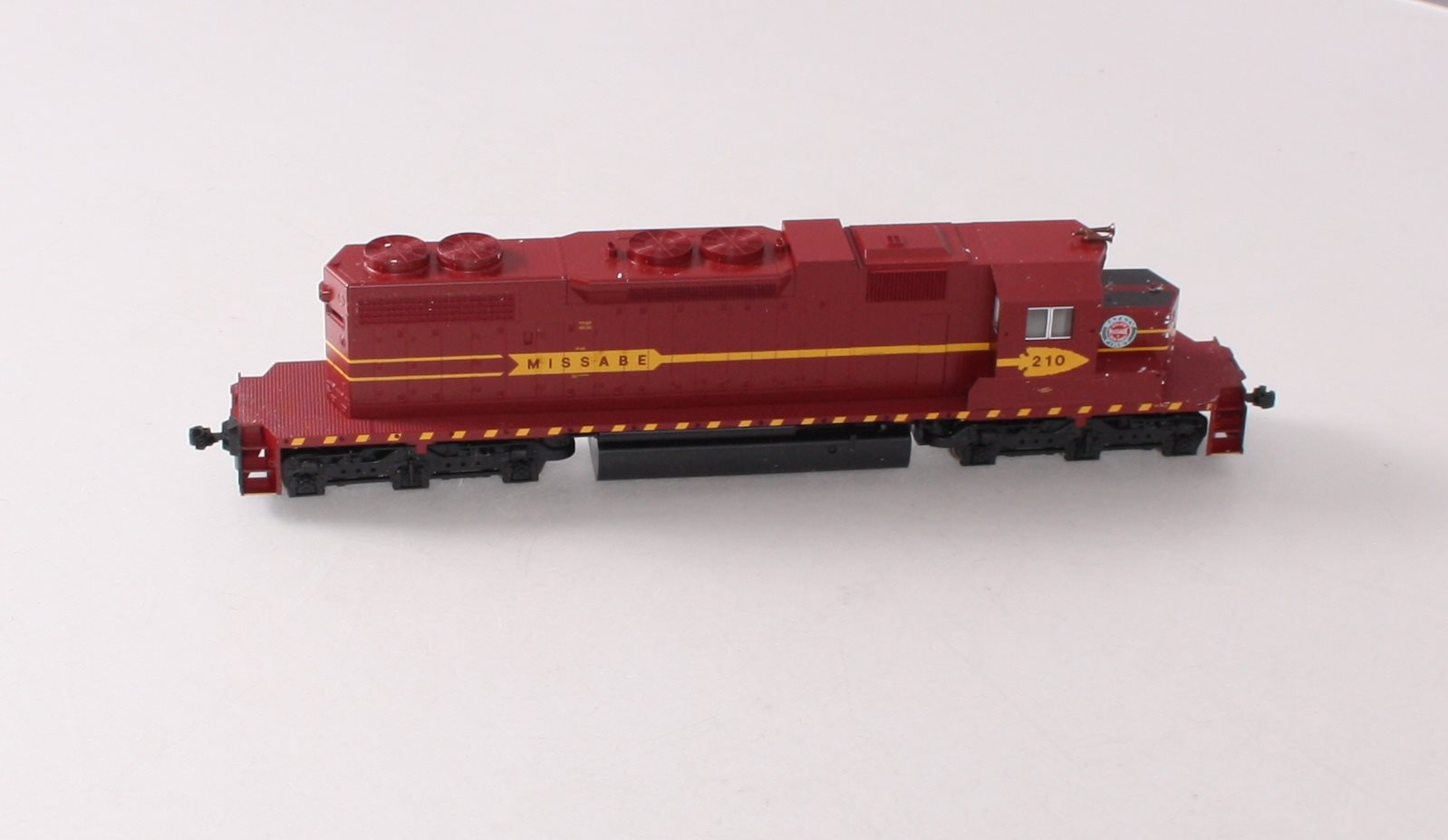 Kato 37-6531 HO DM&IR EMD SD38-2 Diesel Locomotive #210