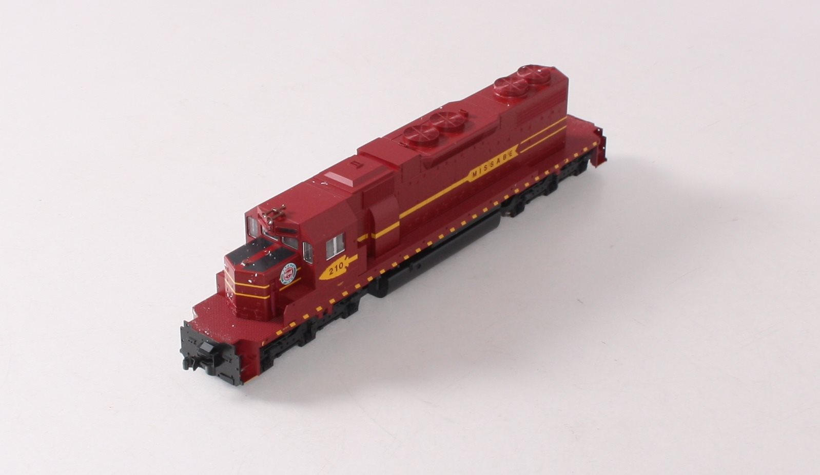 Kato 37-6531 HO DM&IR EMD SD38-2 Diesel Locomotive #210