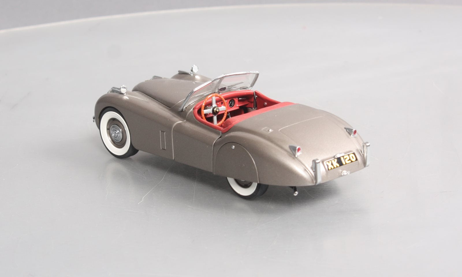 Danbury Mint 1949 1:24 Scale 1949 Jaguar XK120 Diecast Car NIB