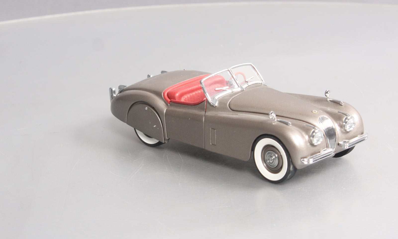 Danbury Mint 1949 1:24 Scale 1949 Jaguar XK120 Diecast Car NIB