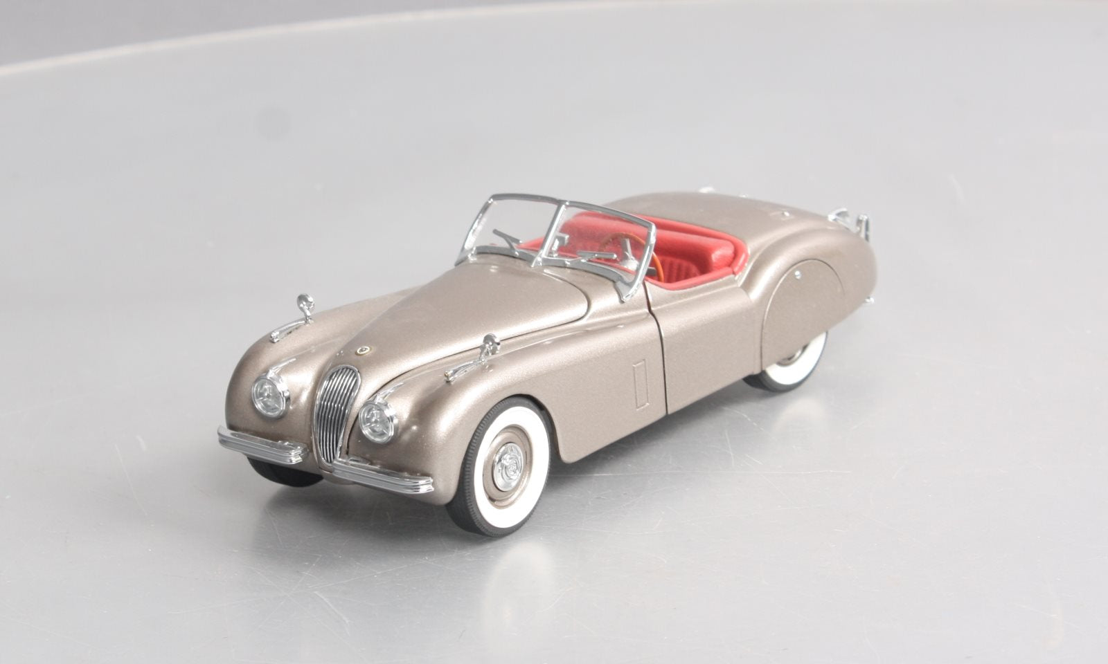 Danbury Mint 1949 1:24 Scale 1949 Jaguar XK120 Diecast Car NIB