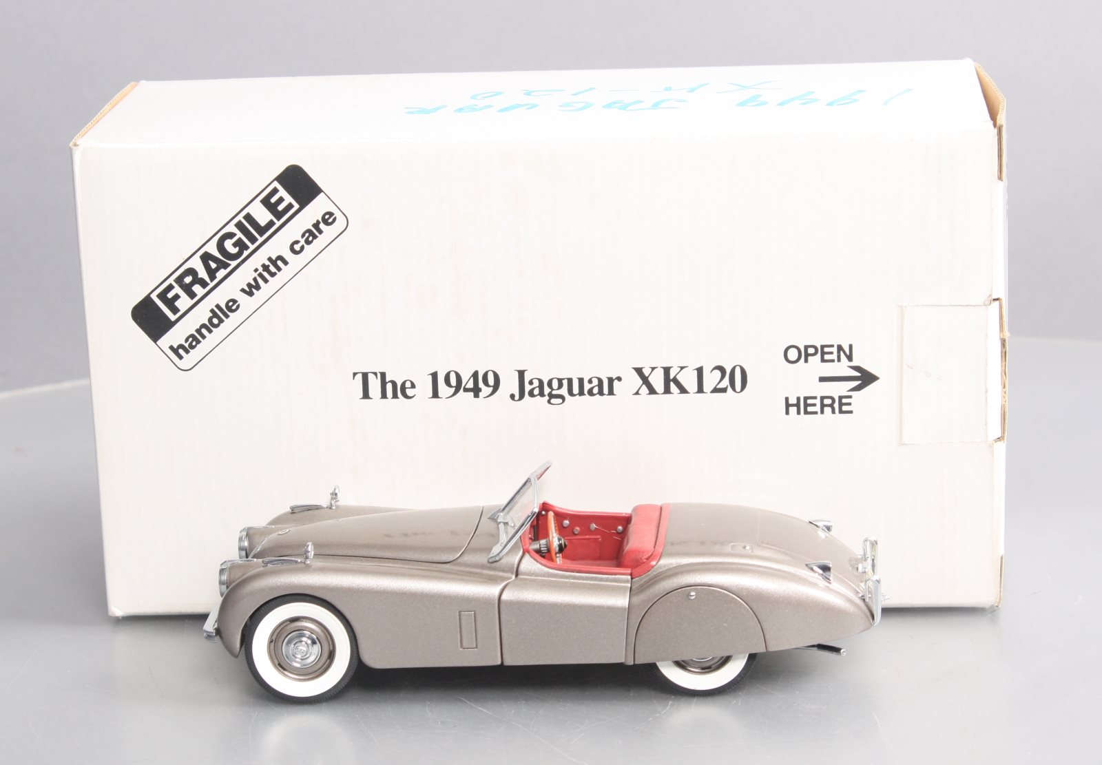 Danbury Mint 1949 1:24 Scale 1949 Jaguar XK120 Diecast Car NIB