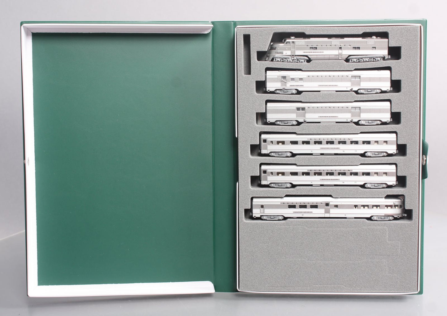 Kato 106-090 N CB&Q EMD E5A Diesel & Silver Streak Zephyr Passenger Set