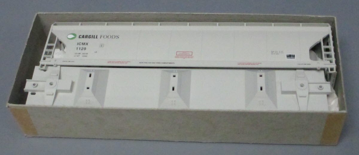 Accurail 3346 HO Scale Cargill ACF 3 Bay Hopper Kit (Set of 3)