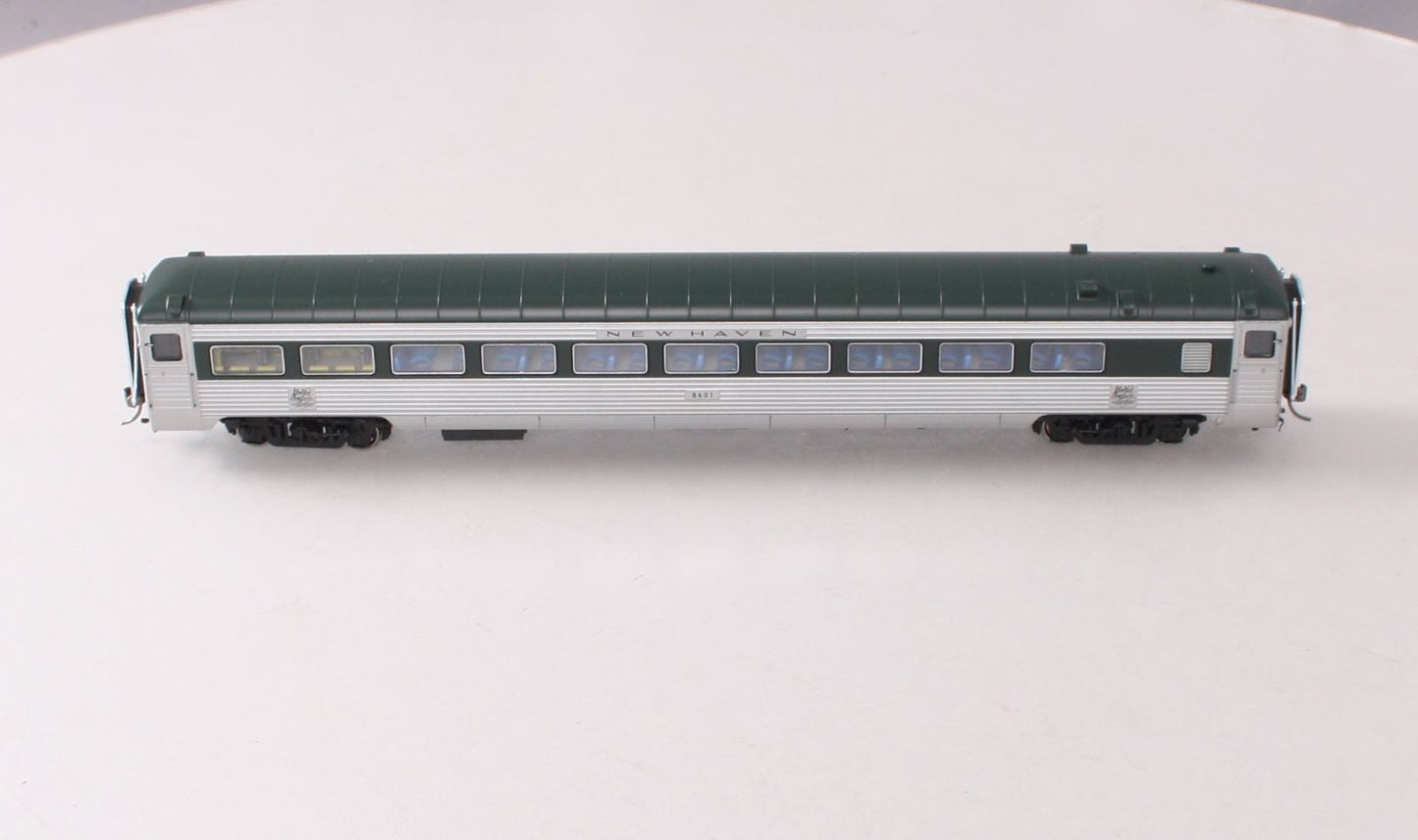 Rapido Trains 017200 HO New Haven Delivery 8600 Coach Skirted #8601