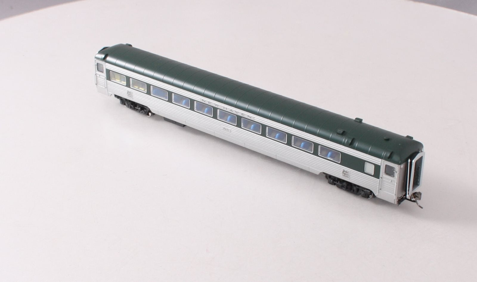 Rapido Trains 017200 HO New Haven Delivery 8600 Coach Skirted #8601